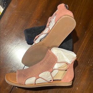Lucky Brand Pink Sandals with Zip-Back Closure and Open-Toe Design